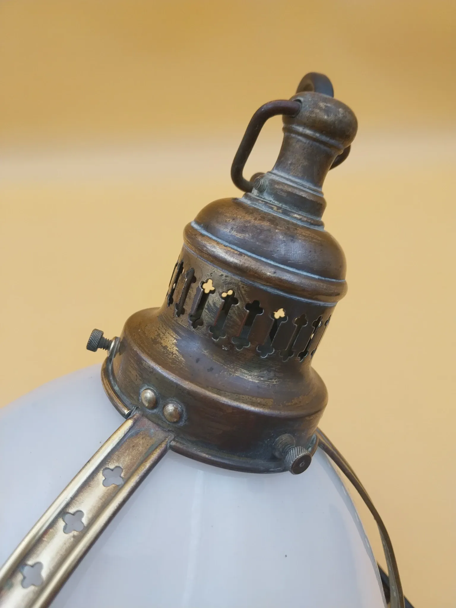 Suspension laiton et opaline