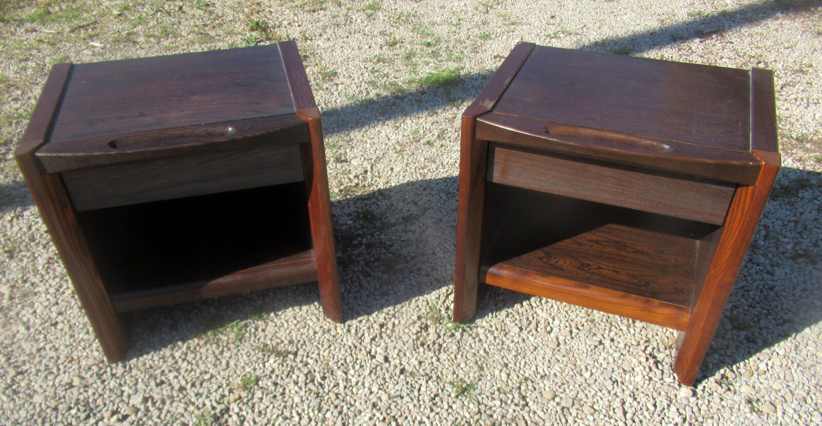 Paire de tables de chevet, vintage, placage palissandre
