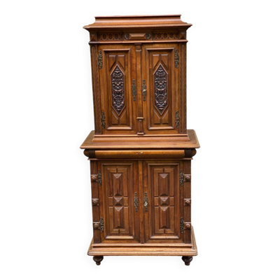 Buffet renaissance a retrait époque XVIIème en noyer sculpté 177cm