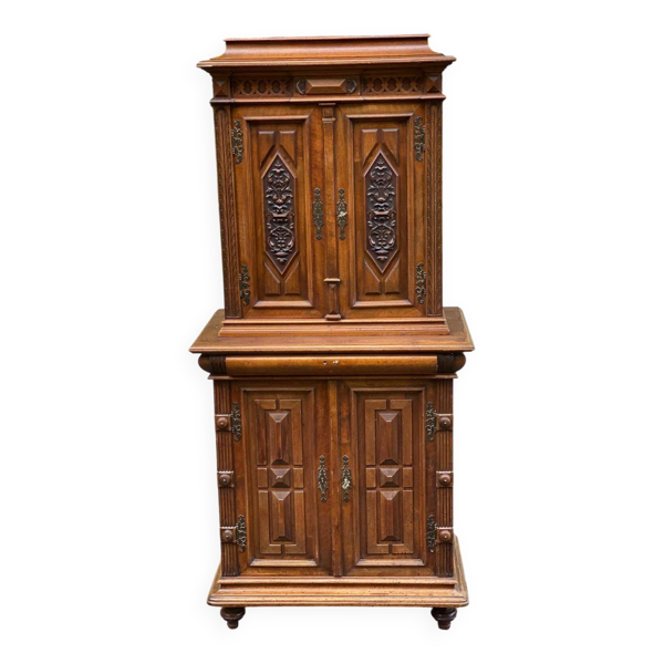 Buffet renaissance a retrait époque XVIIème en noyer sculpté 177cm