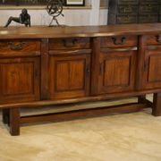 Buffet brutaliste en orme par Aranjou 1950