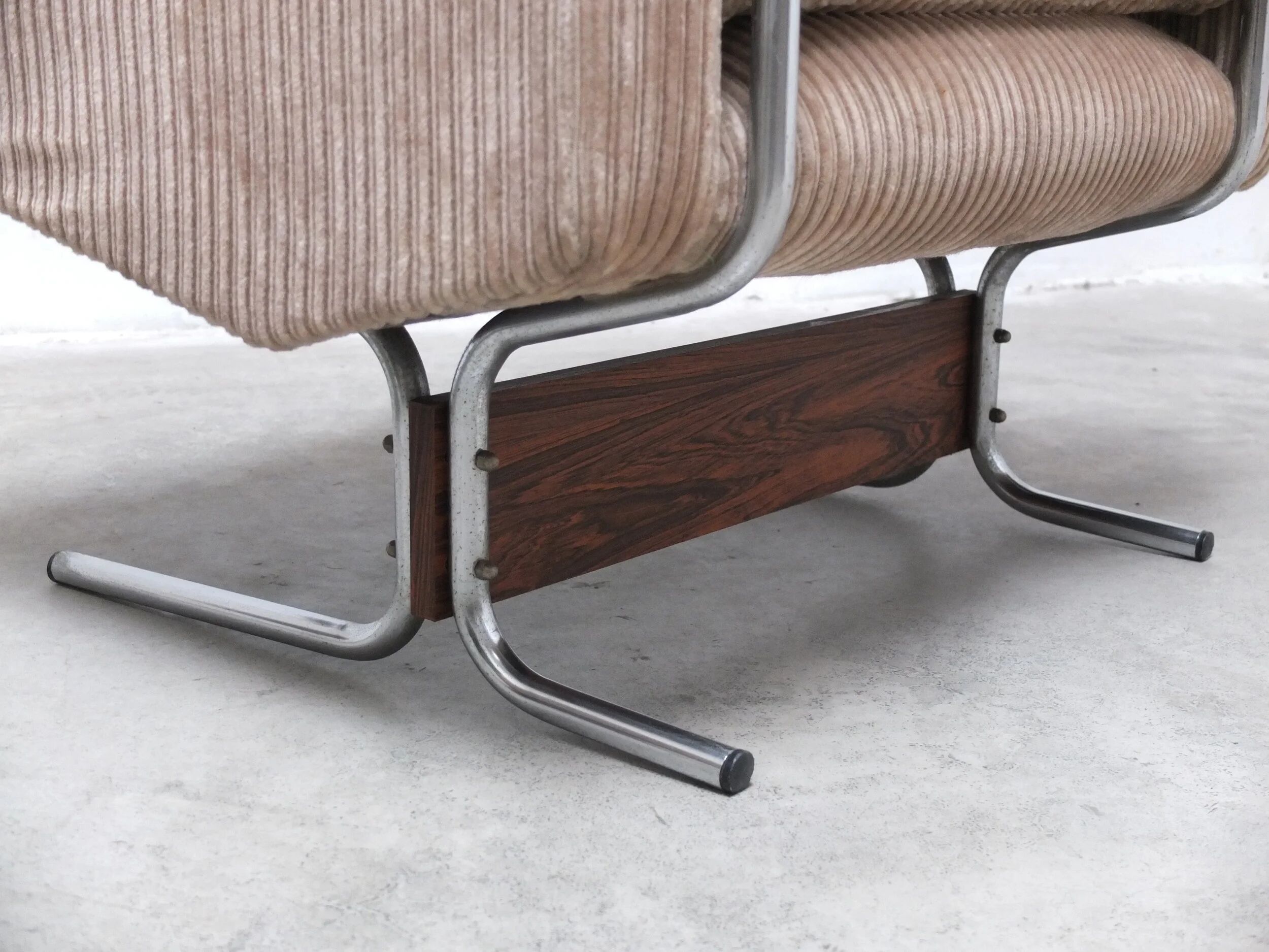 Pair of 'Caracas' lounge chairs by Pierre Guariche for Meurop, 1967