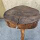 Tabouret tripode en bois brut