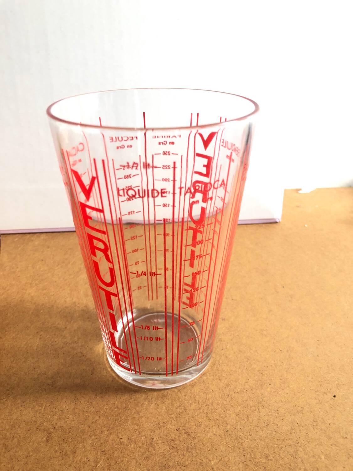 Verutile vintage red measuring cup