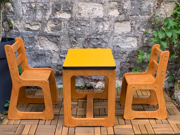 Bureau et chaises traîneau enfants en bois et formica 1970