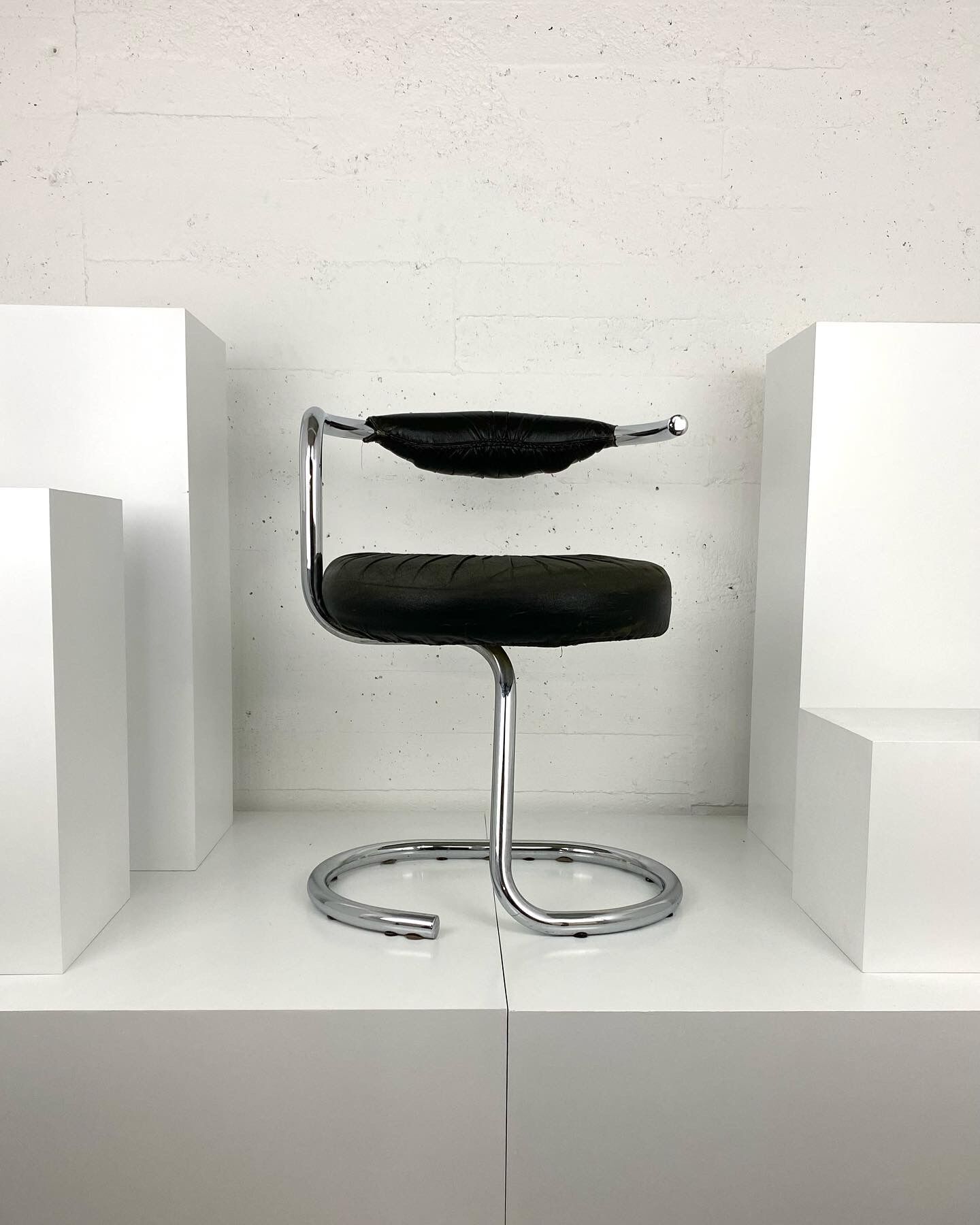 Cobra chair, Giotto Stoppino, 1970