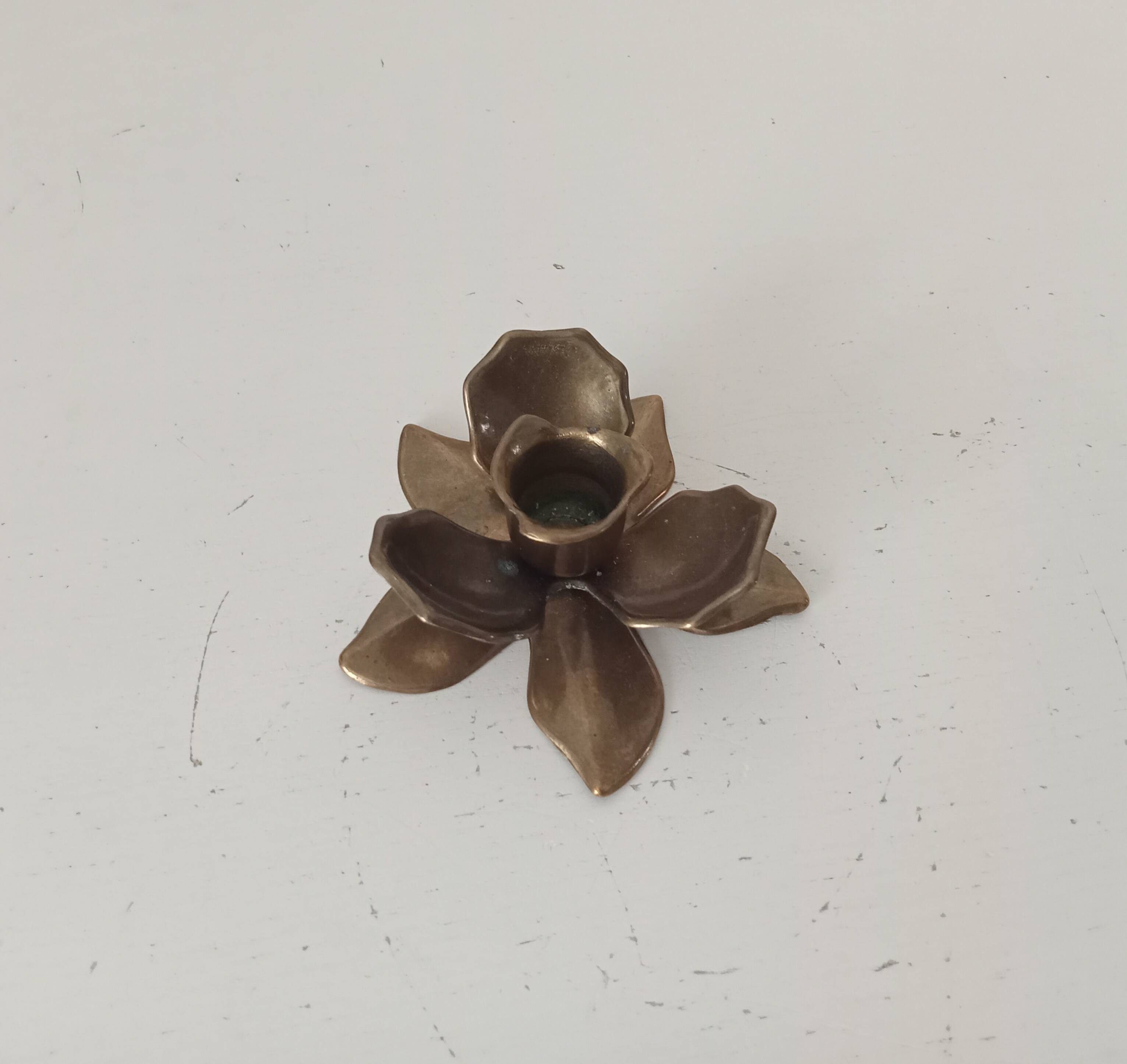 Vintage flower candlestick in solid gold brass