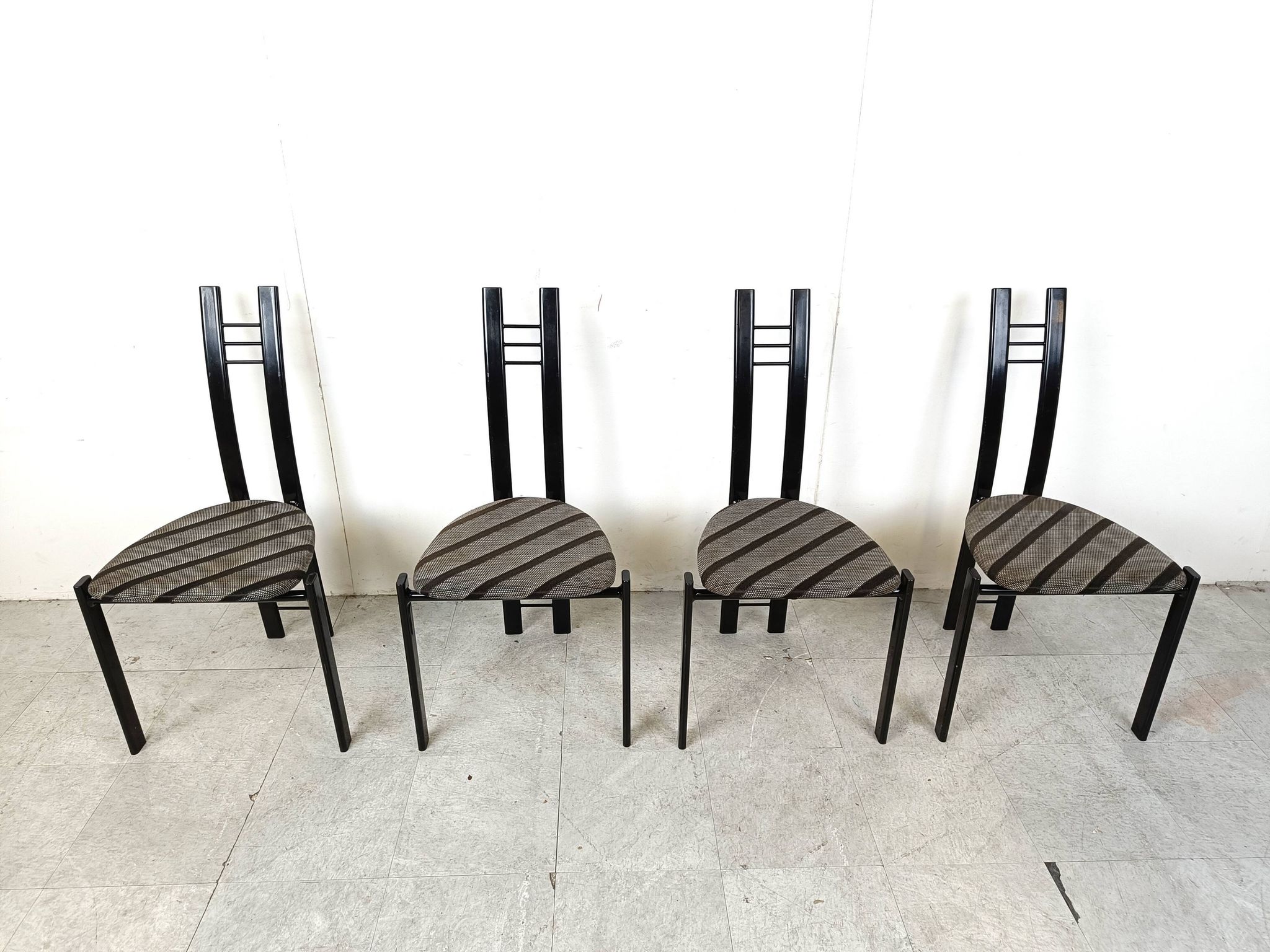 Chaises de salle à manger postmodernes, ensemble de 4 des années 1980