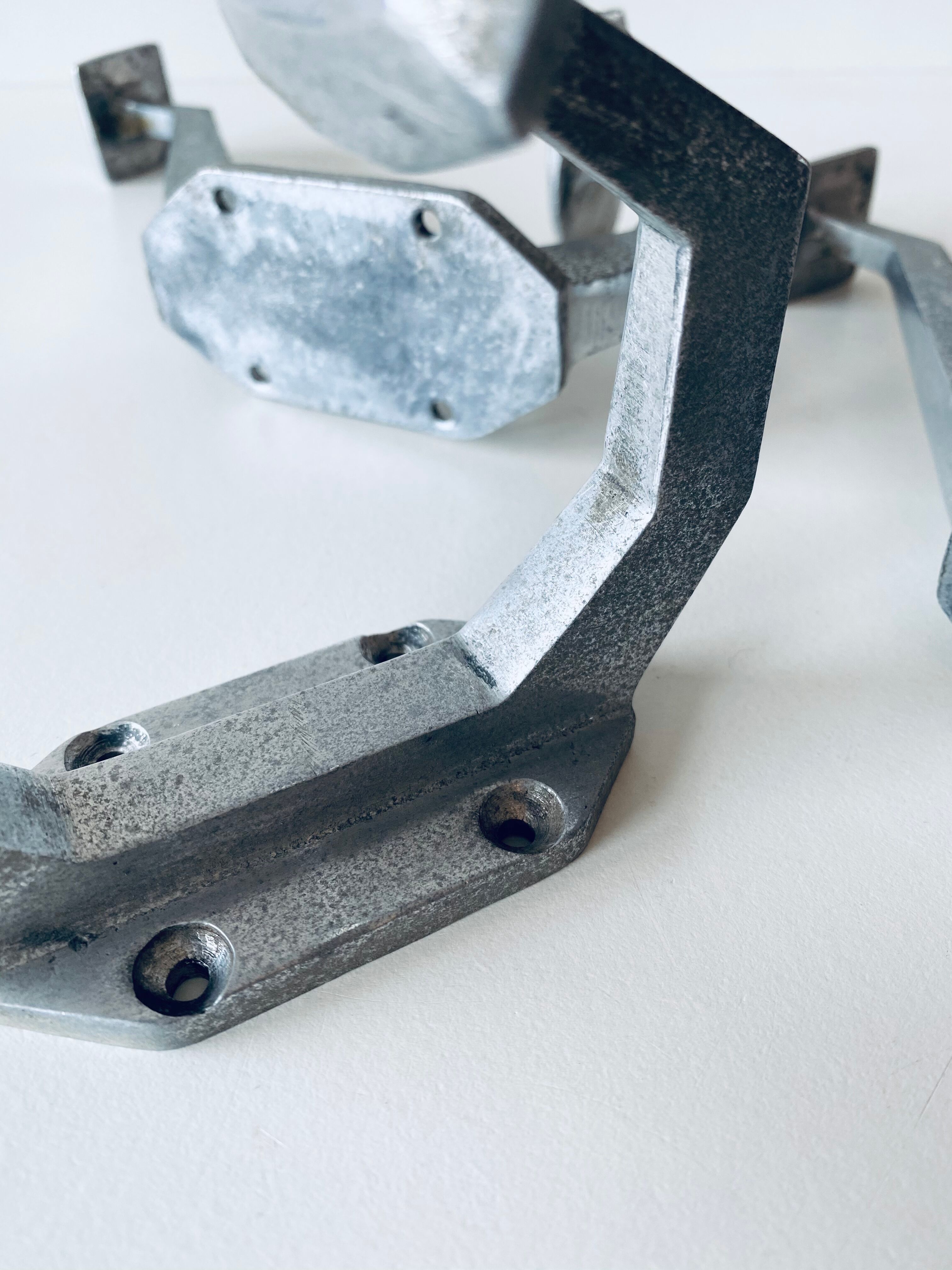 Lot de 3 patères anciennes en aluminium