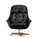 Chaise pivotante en cuir noir de conception danoise par HW Klein pour Bramin, années 1960