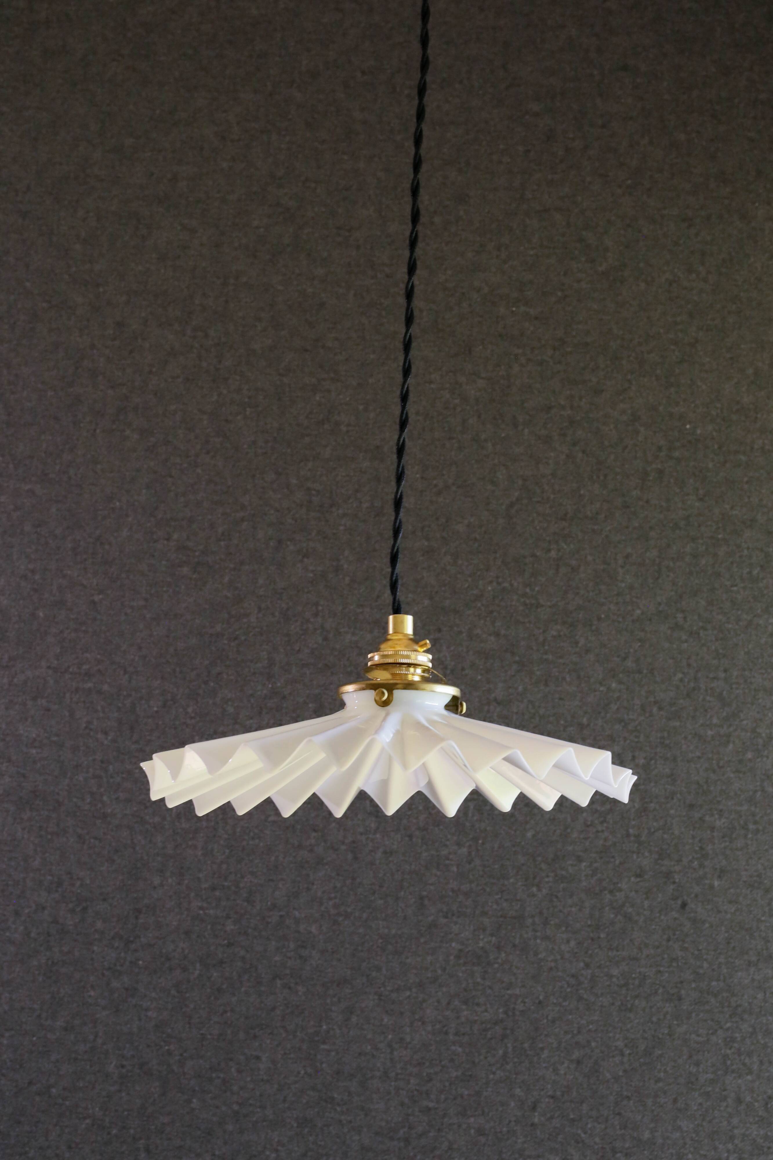Old pendant light in white pleated glass - delivered with new brass socket and new cable