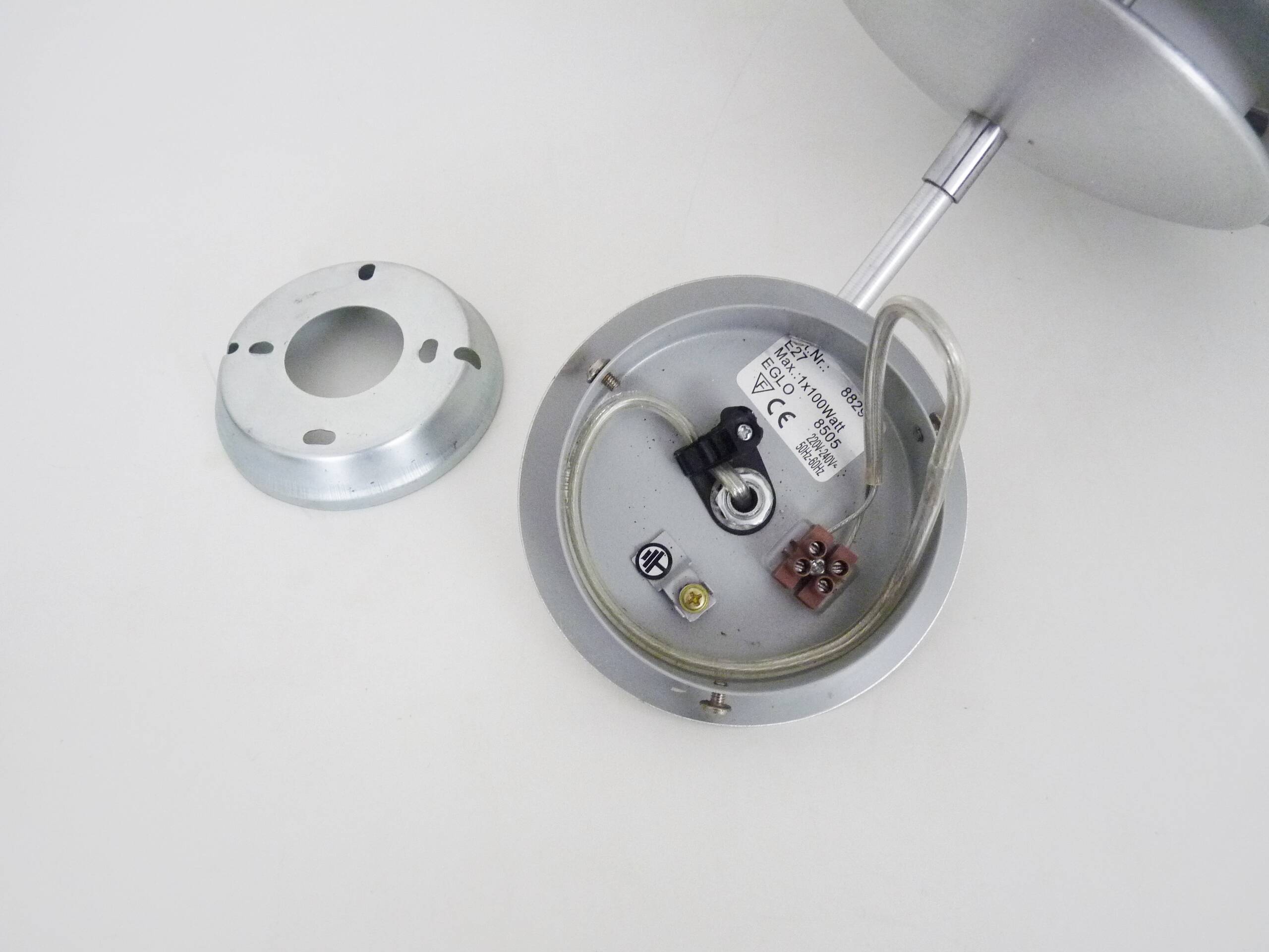 Grande suspension vintage Mercure par Eglo en aluminium brossé et opaline