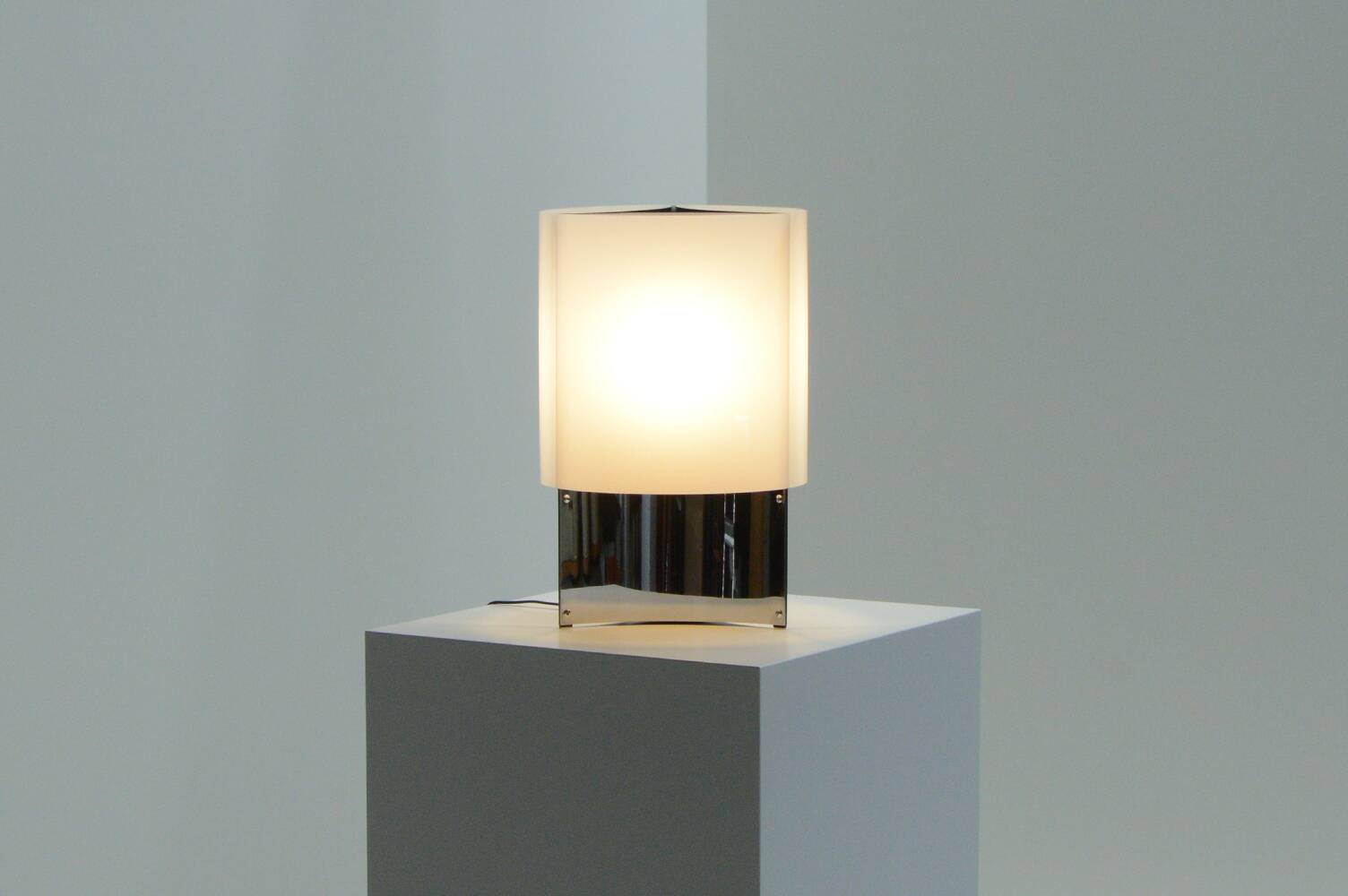 Model 526/p table lamp by Massimo Vignelli for Arteluce, 1960s Italy.