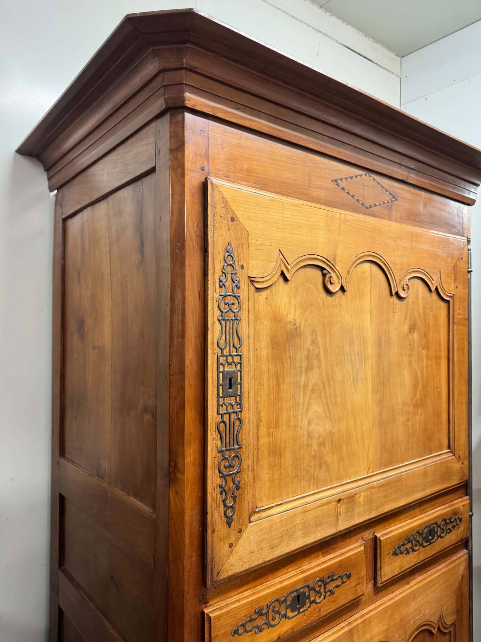 Bonnetière en merisier époque Louis XV