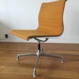 EA105 chair by Charles & Ray Eames, Herman Miller edition