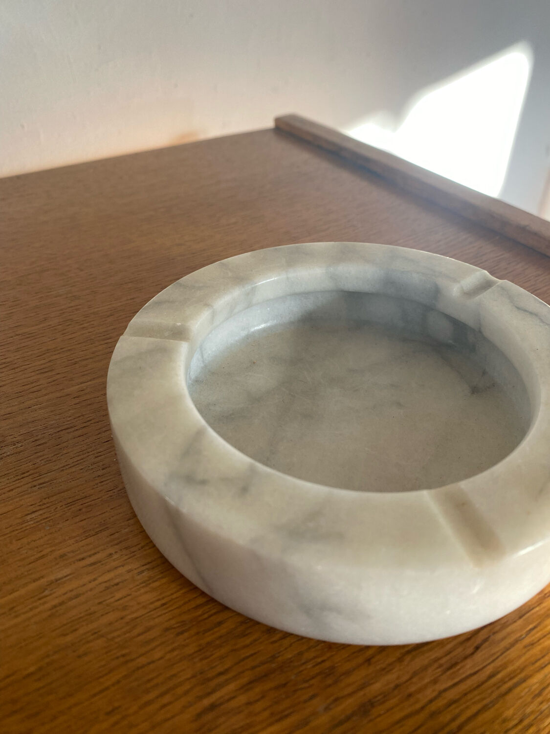 Cendrier vintage en marbre blanc