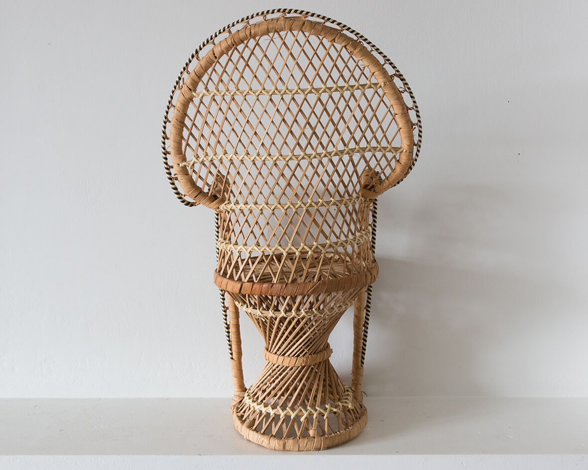 Chair Emmanuelle doll