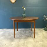 Vintage expandable round table