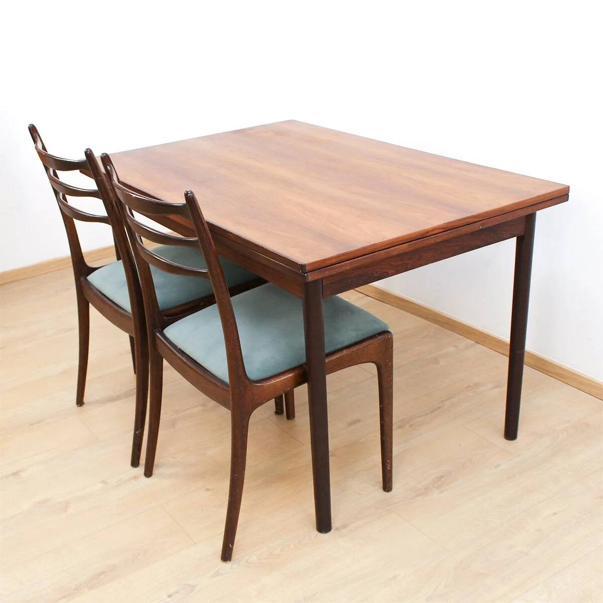 Dining table in rosewood