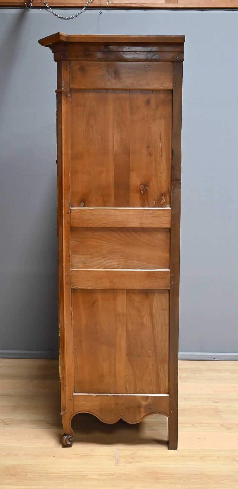 4-door cherry wood cabinet, regional work, Louis XV style – first part of the 19th century