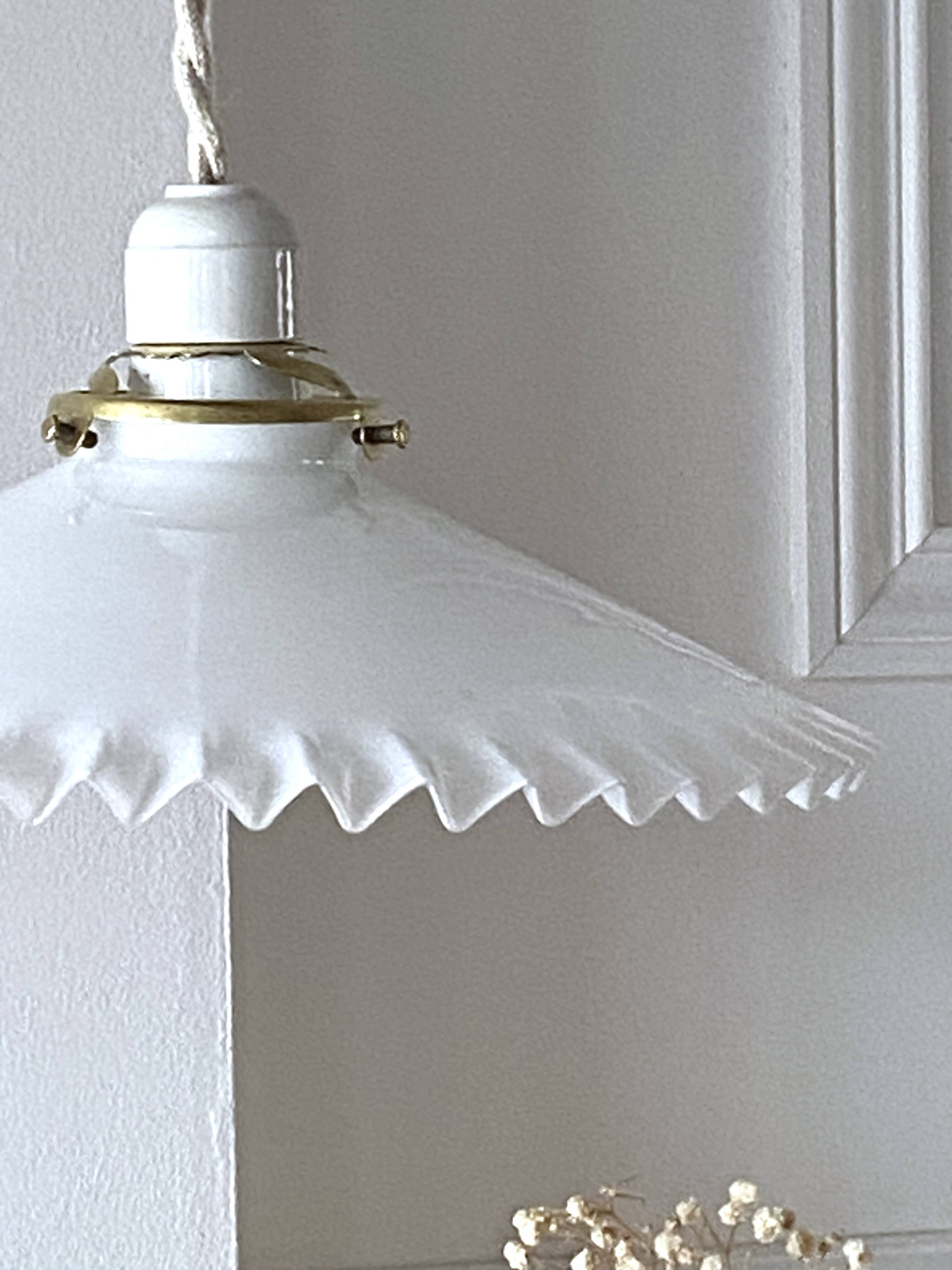 Suspension en opaline blanche