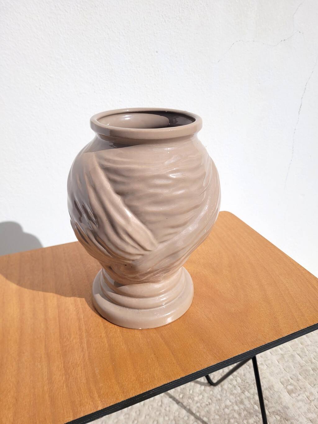 Ceramic face cachepot vase