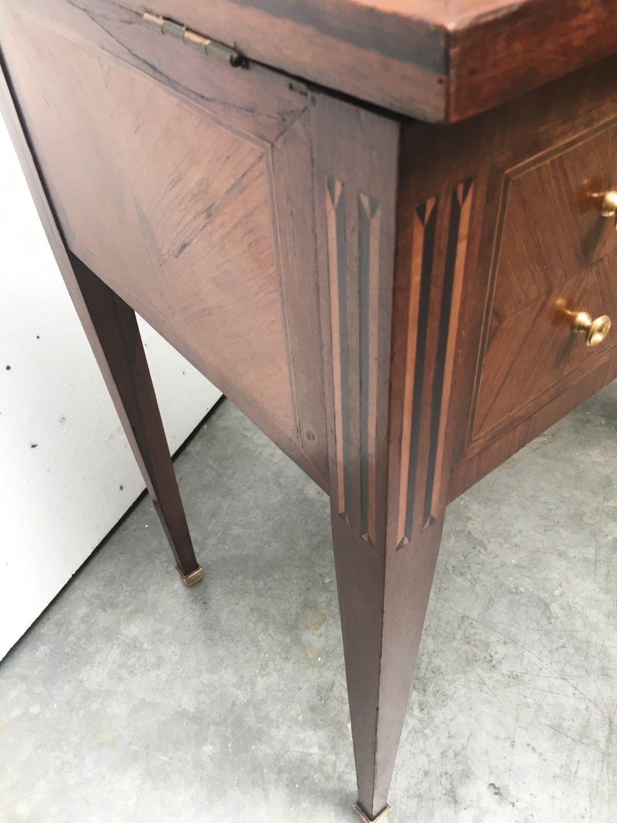 Louis XVI style powder