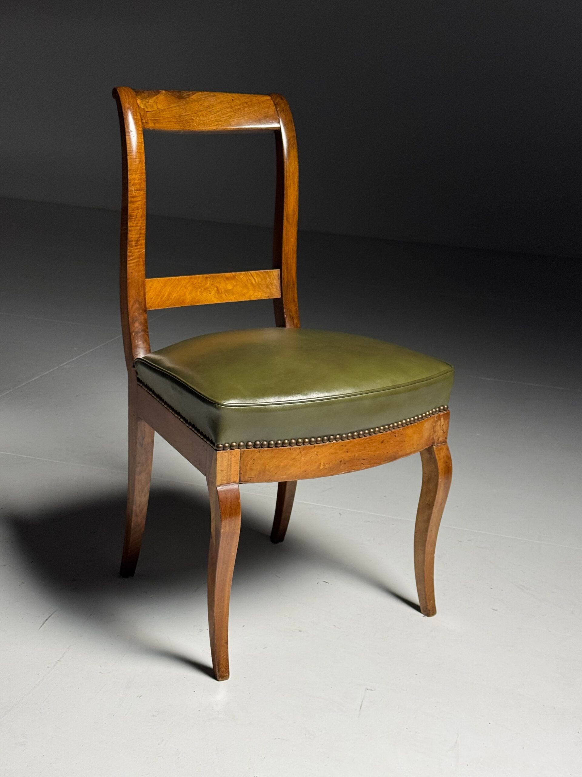 Set of 5 dining chairs