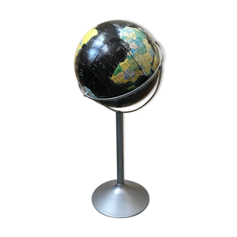 Globe on foot