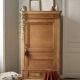 Petite armoire parisienne "bonnetière"