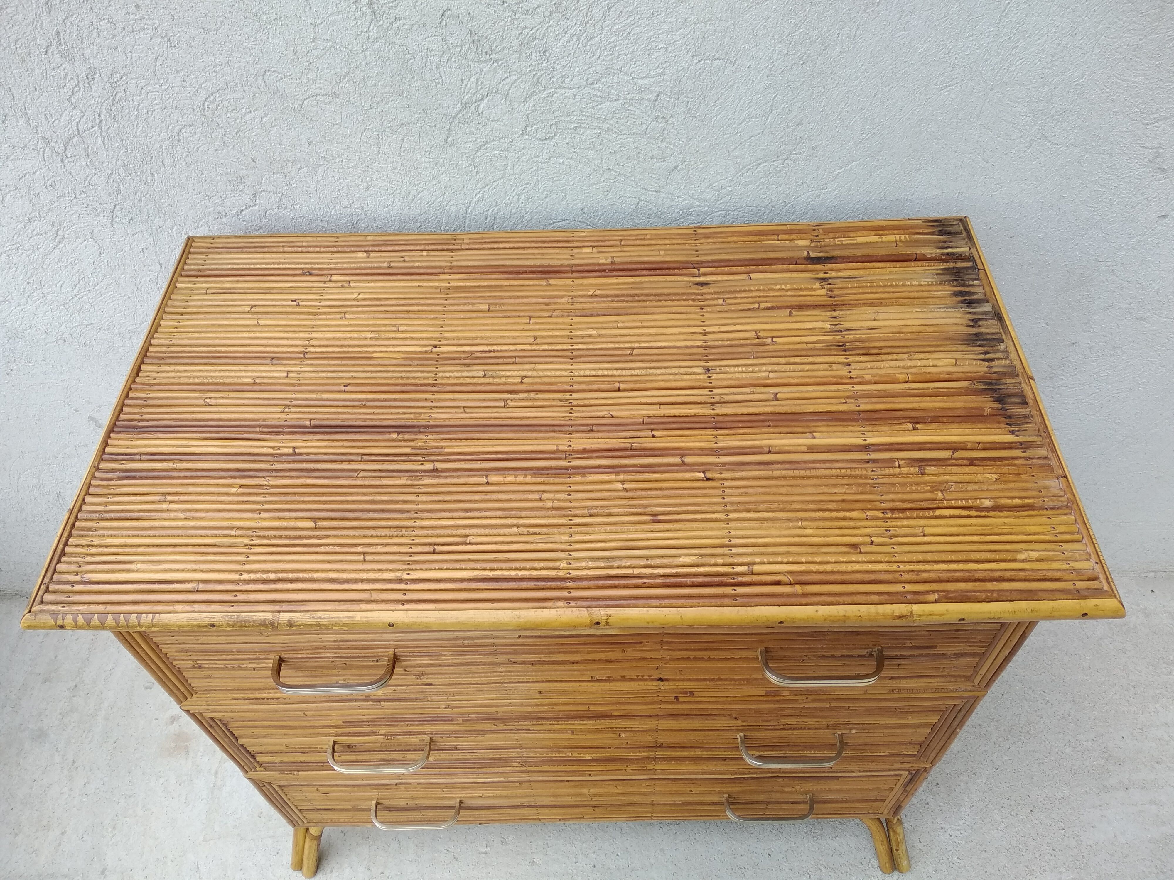 Commode en rotin vintage