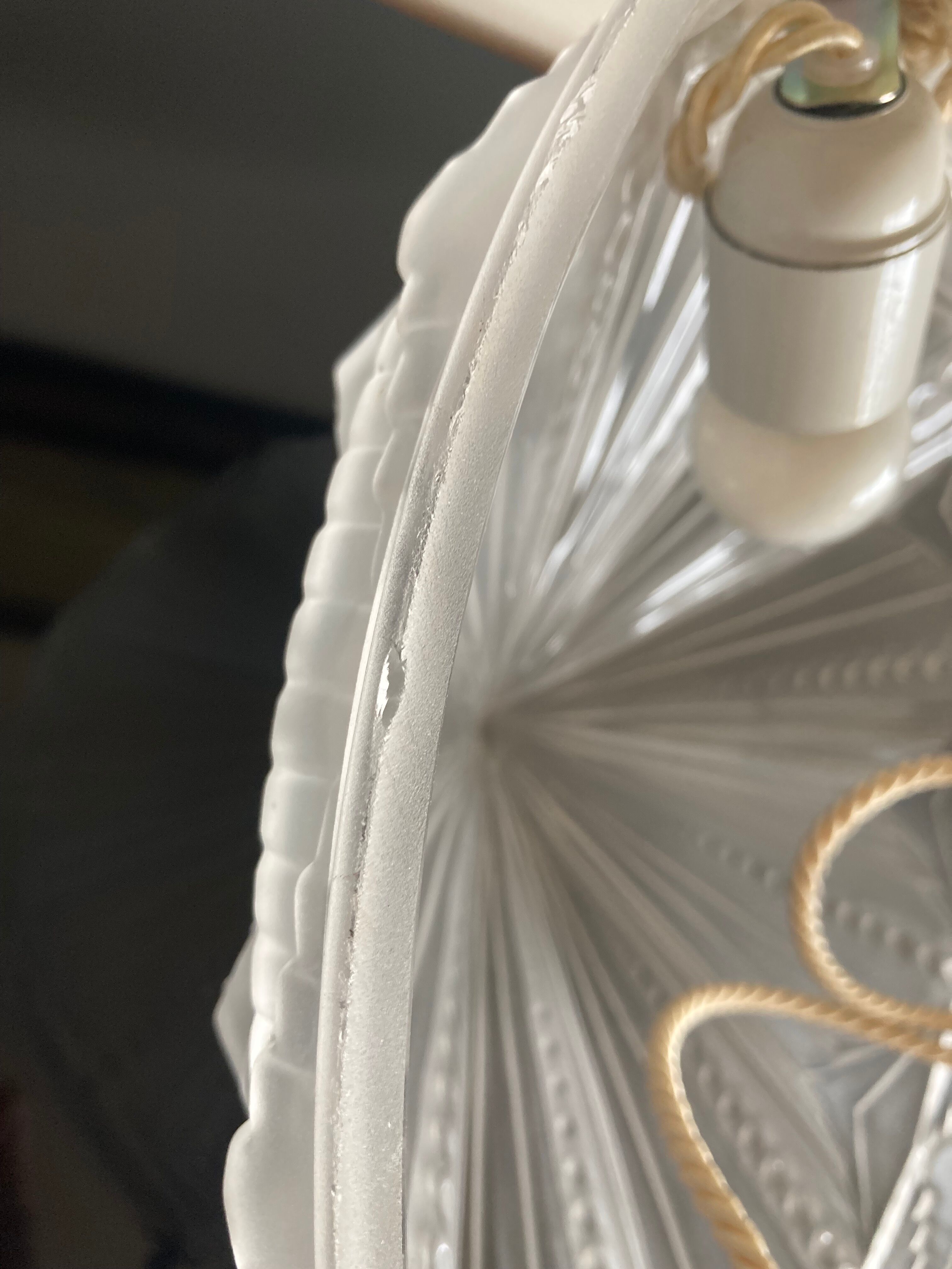 Vintage washbasin suspension