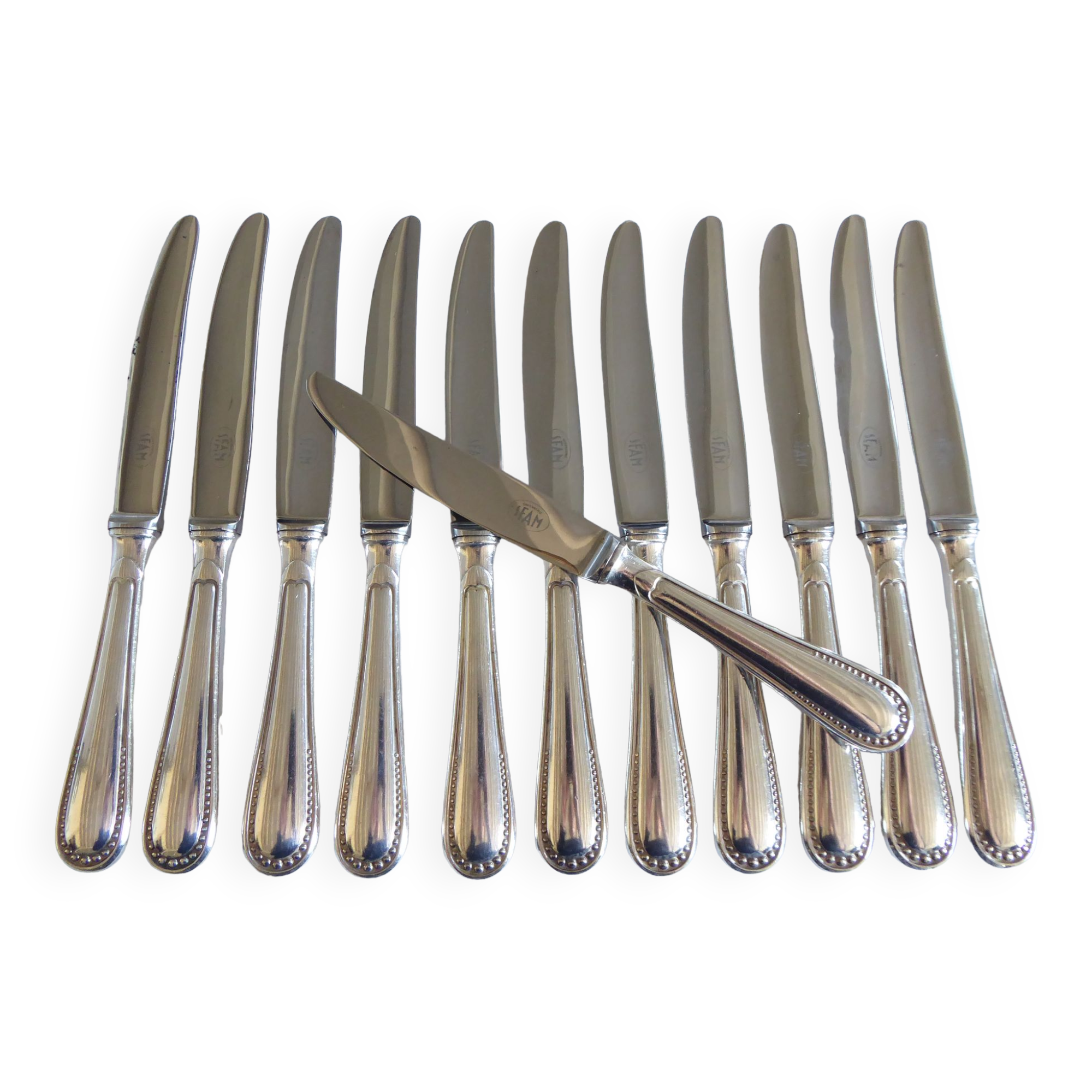12 couteaux de table métal argenté