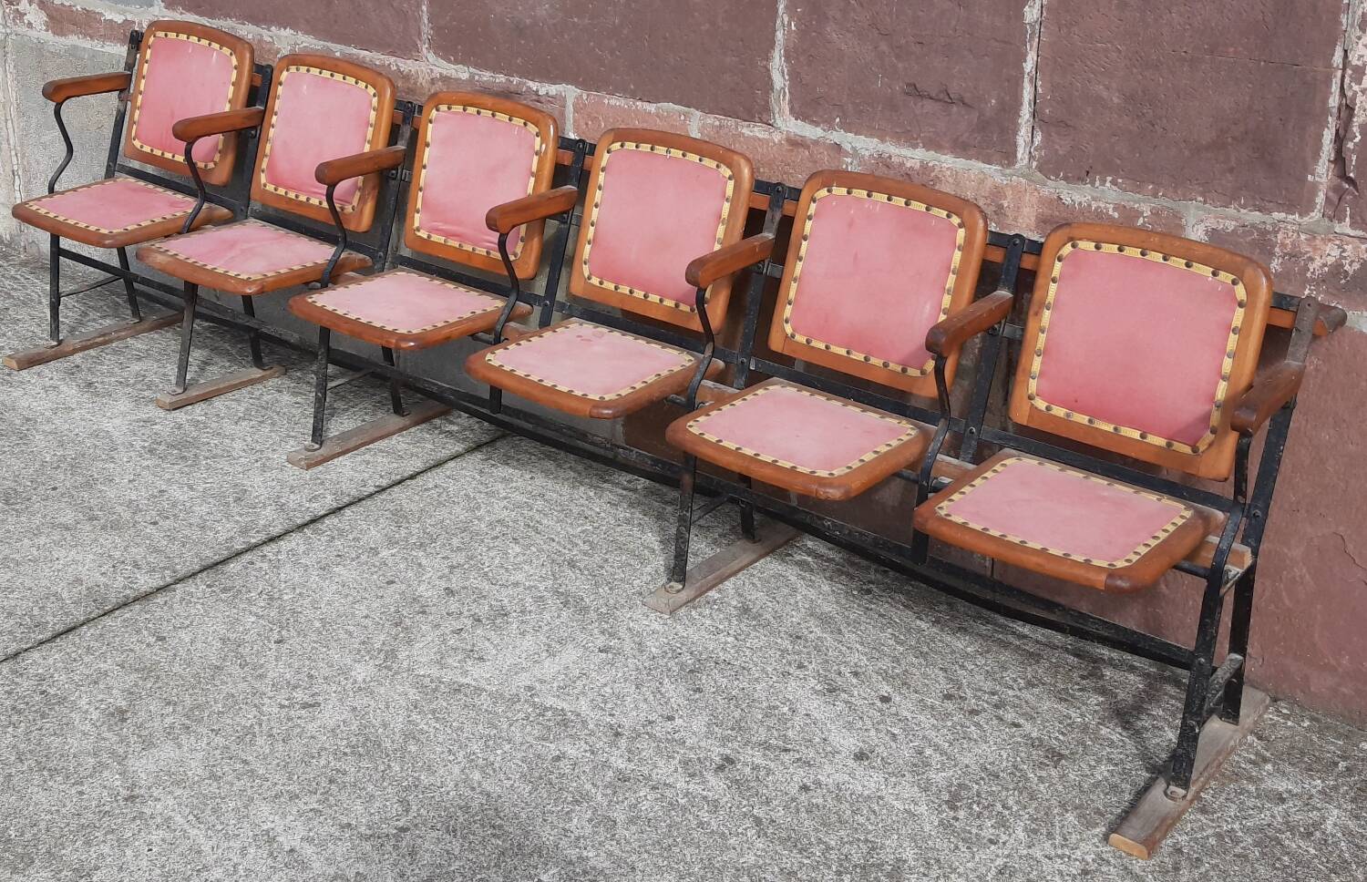 6-seater cinema seat.