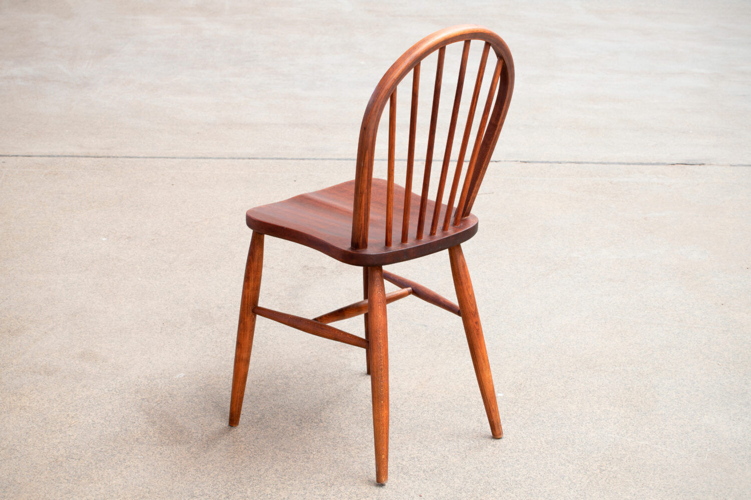 Série de 4 chaises scandinaves à dossier baton 1960