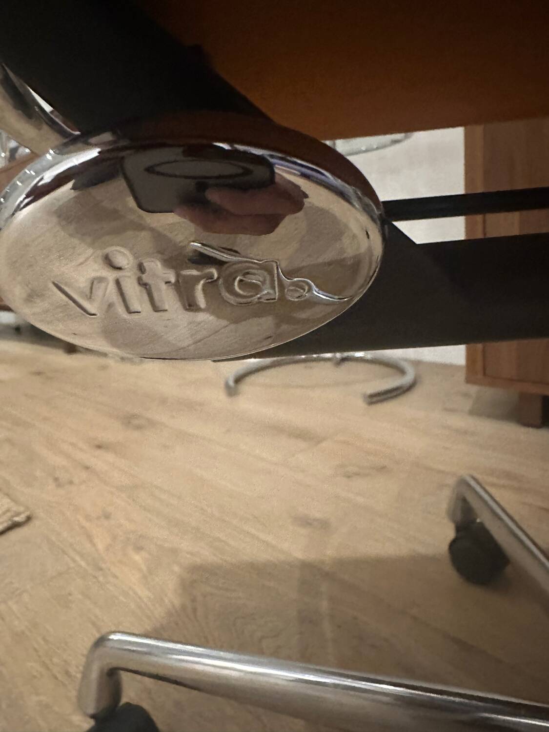 Eames EA 219 chair, Vitra edition, near mint condition