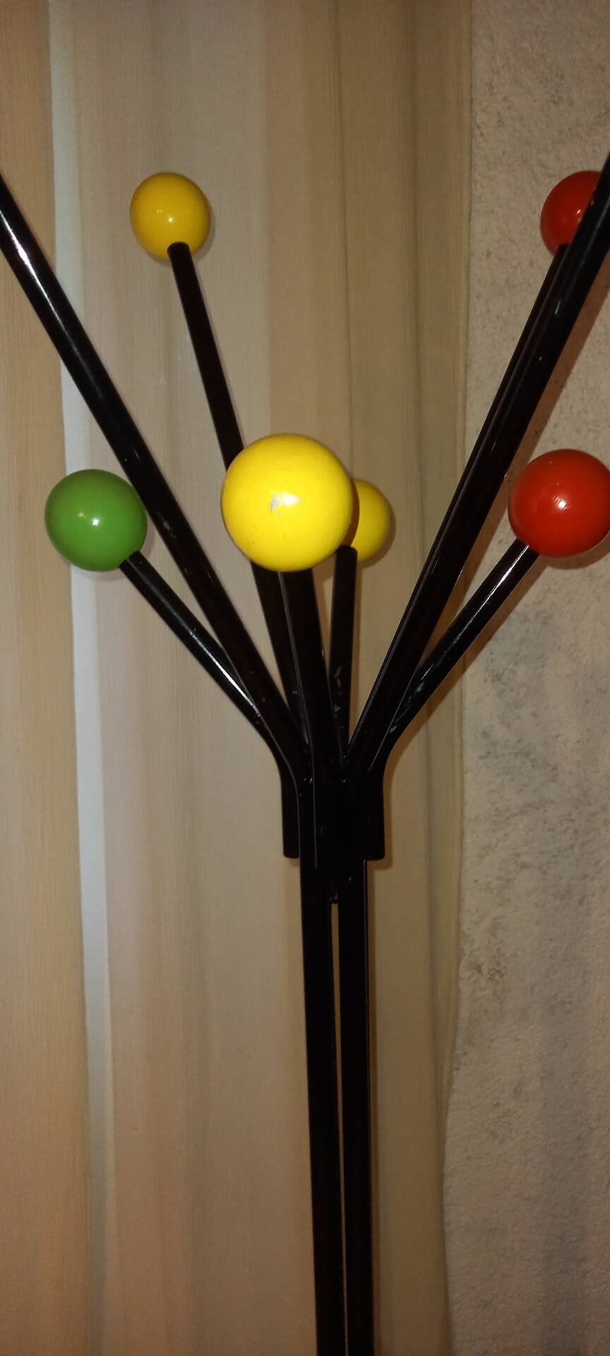 Free-standing coat rack