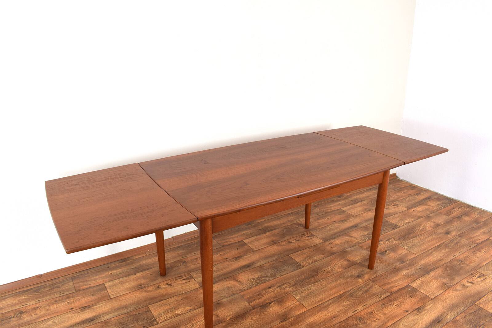 Mid-century Danish teak extendable dining table, 1960s.
