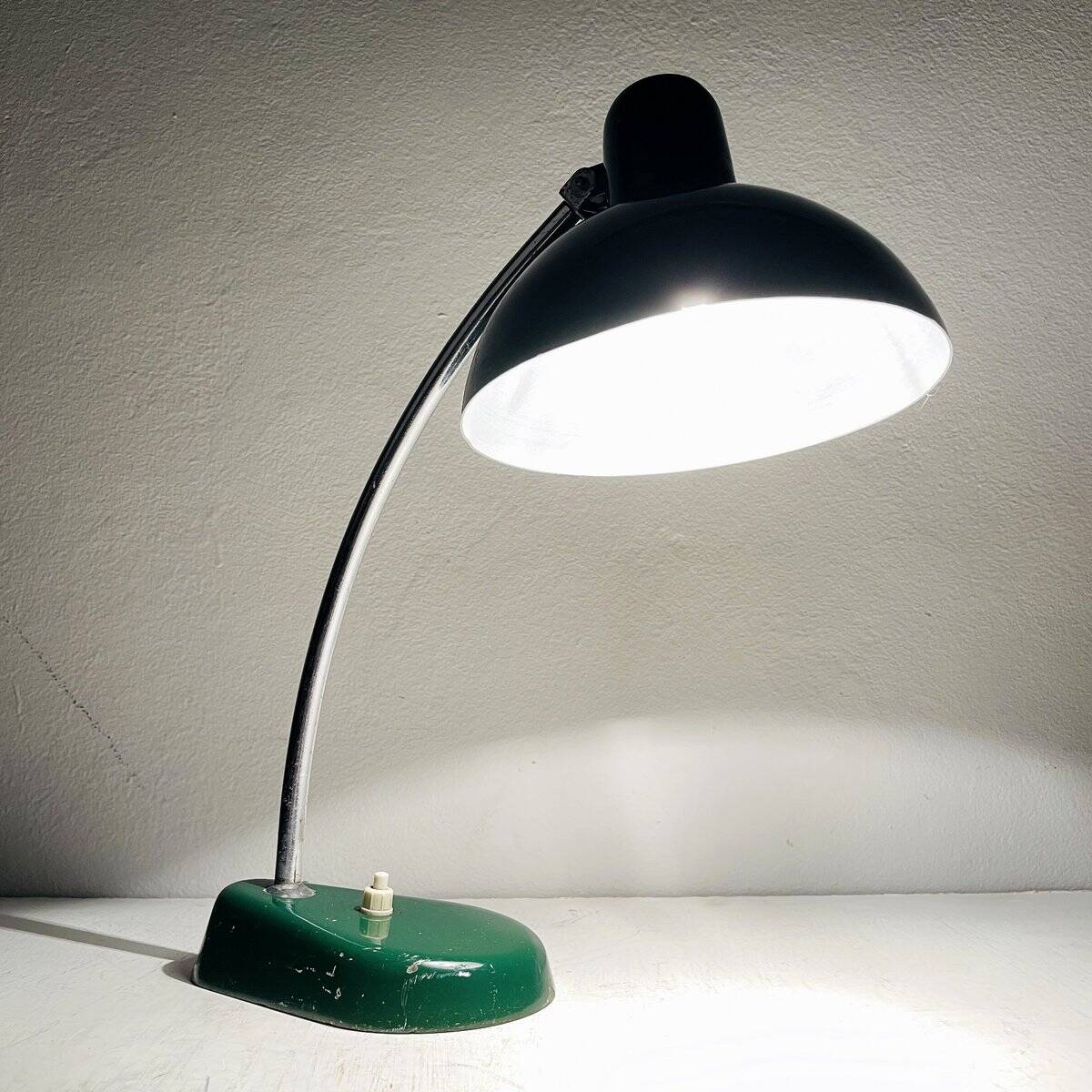 Mid-century green metal ministerial desk lamp by A. R. Torino, Italy, 1950s.