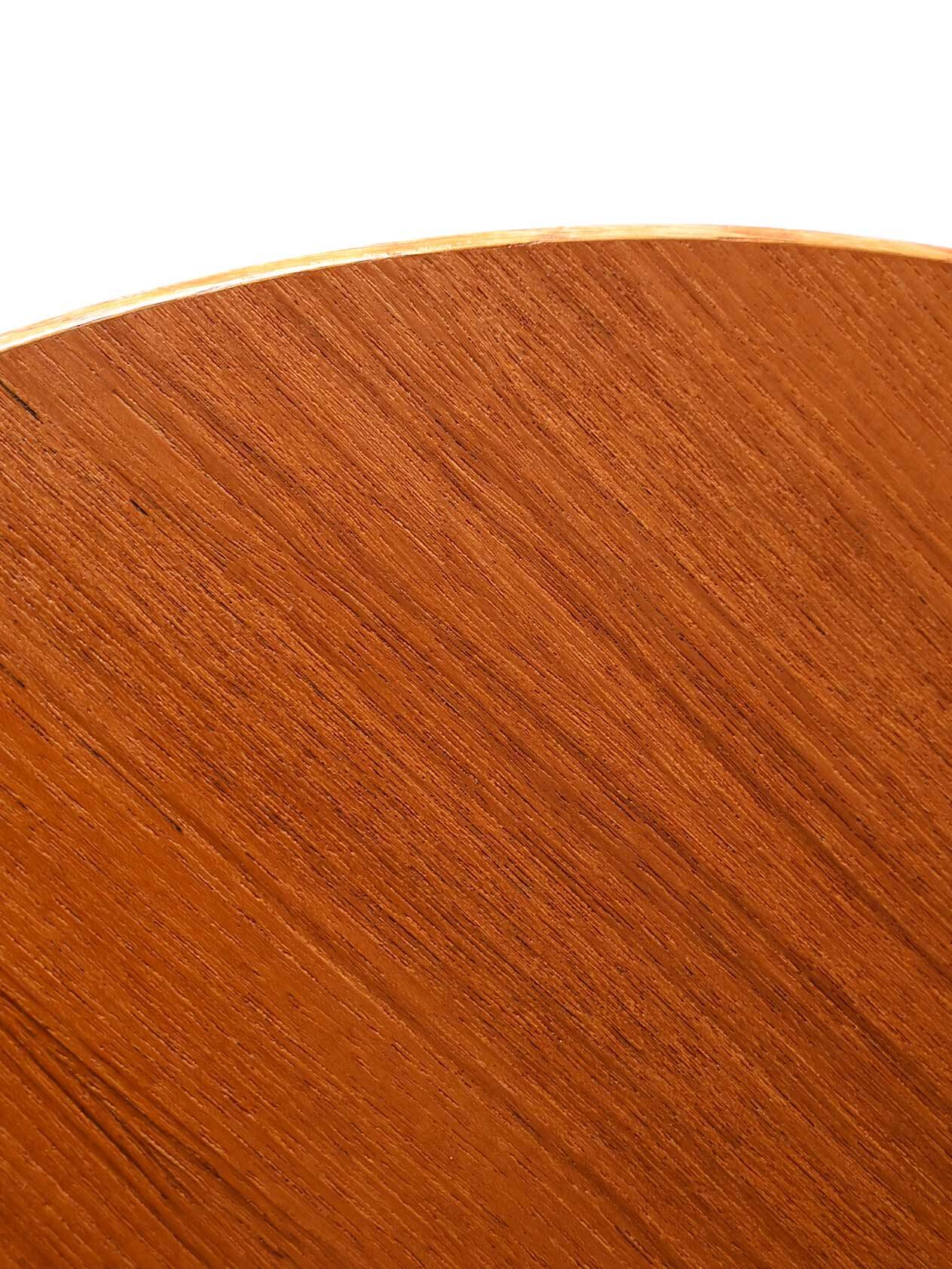 Scandinavian oval extending table