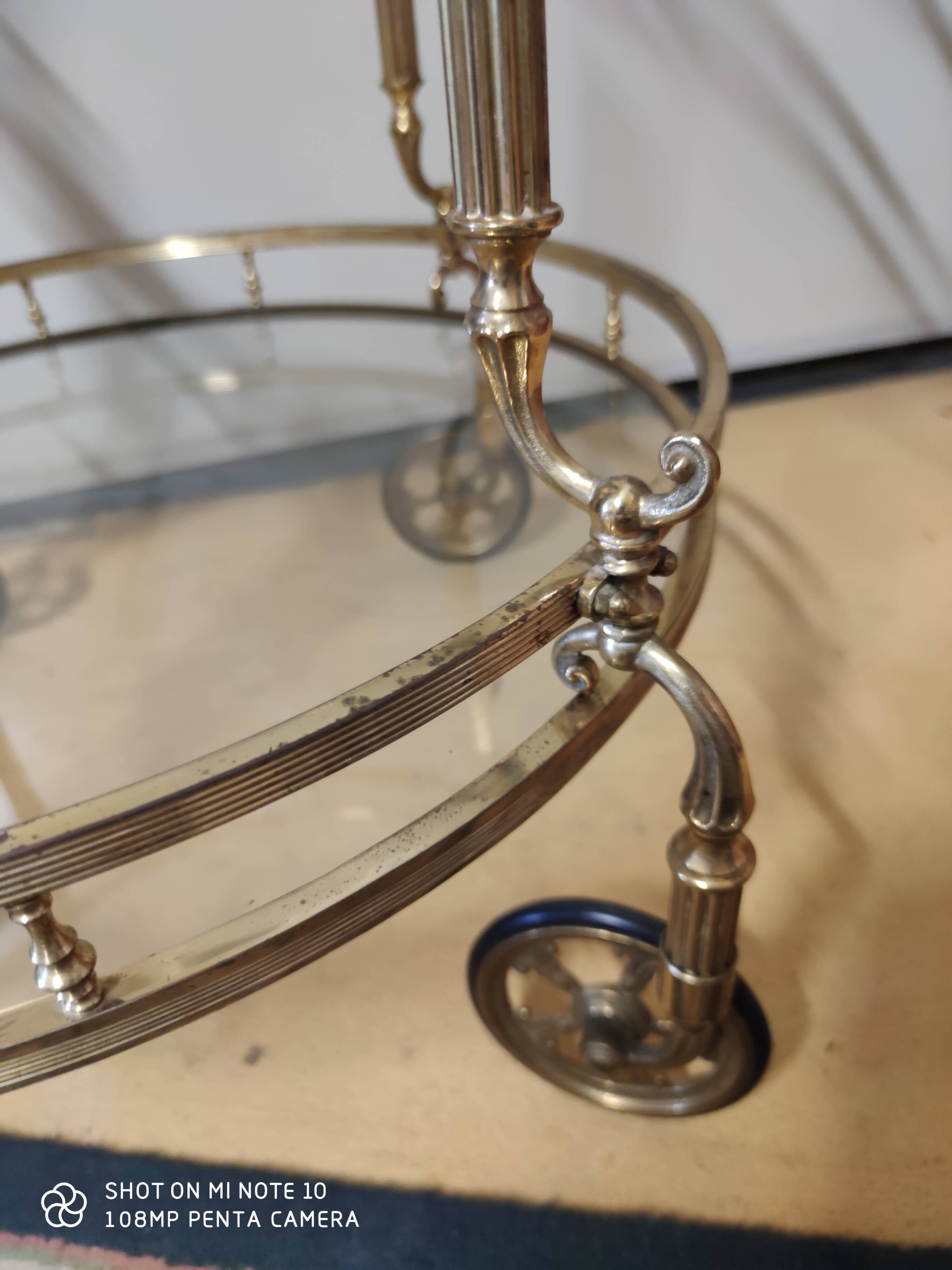 Serving table