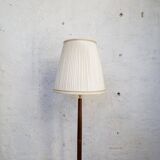 Mid-century floor lamp in brass and polished wood by Böhlmarks, Sweden, 1940s.