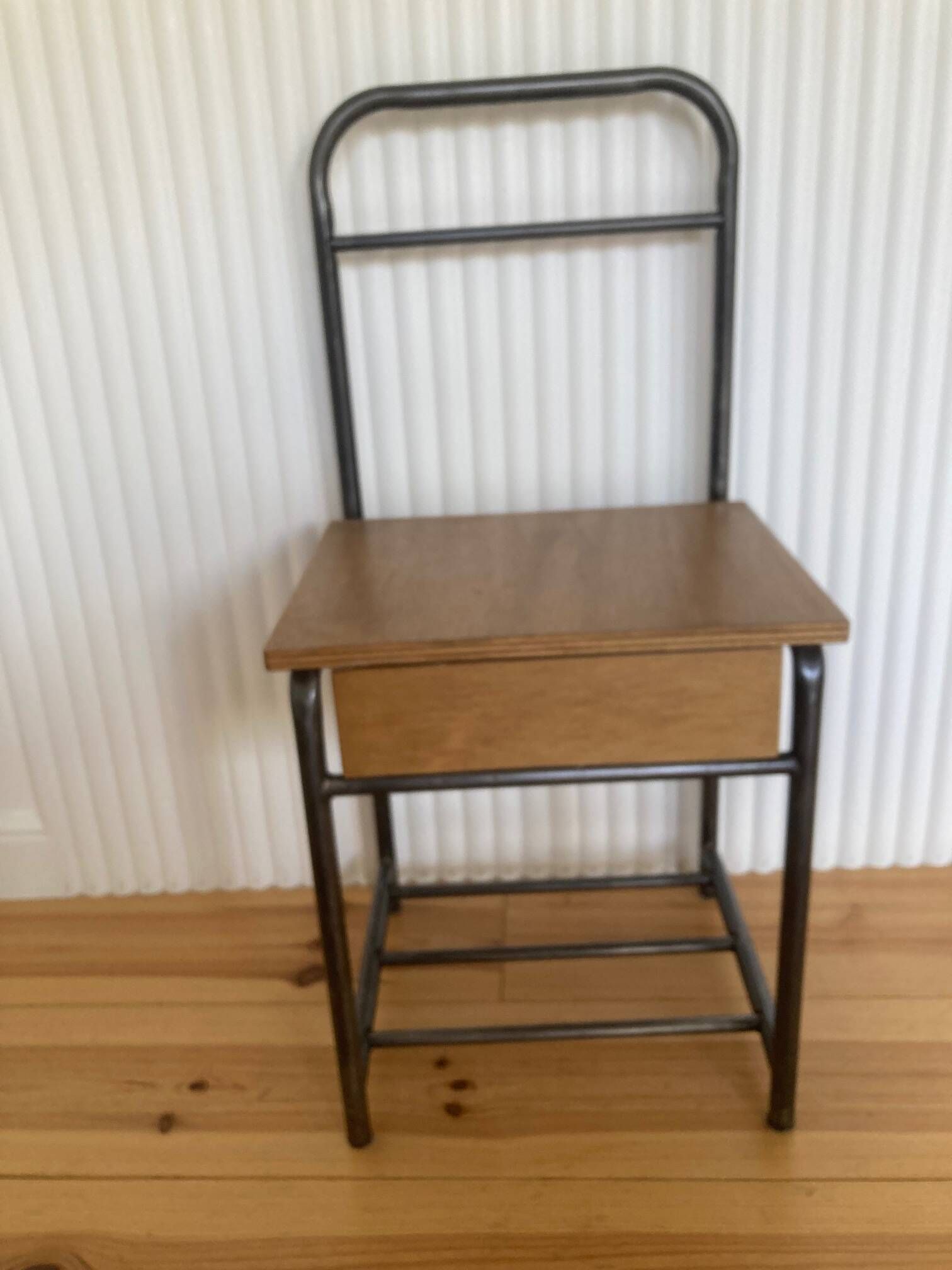 Table de chevet d'internat, de pensionnat