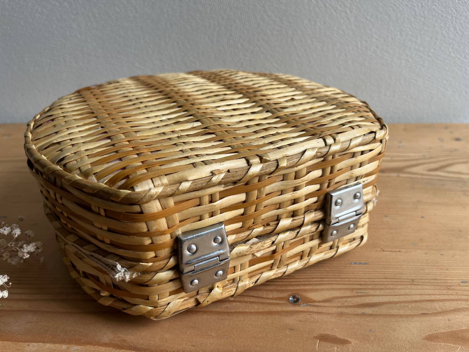 Vintage wicker basket / case