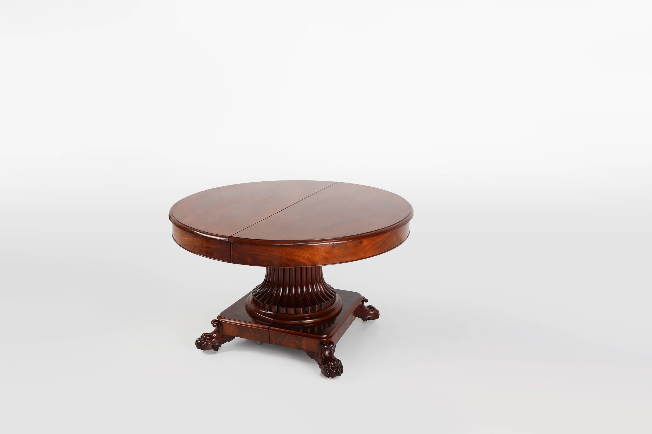 Extendable Antique English Dining Table in Victorian style, ca. 1830