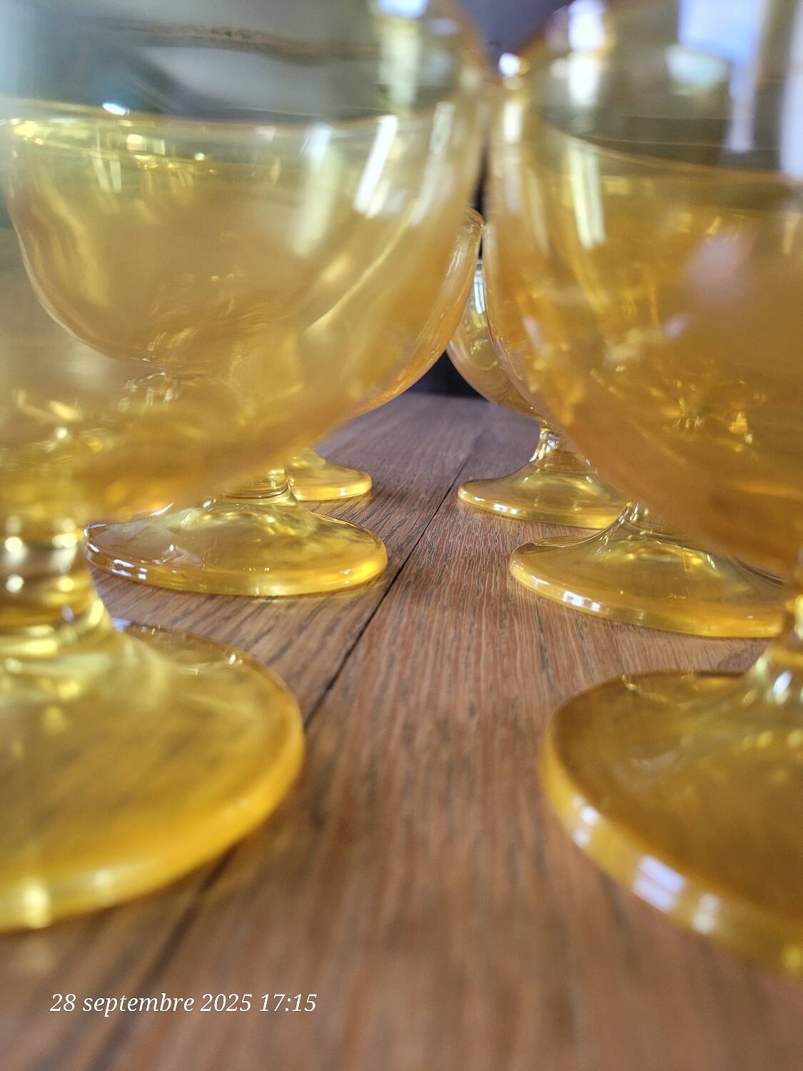 6 coupes à glace en verre jaune