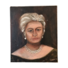 Portrait femme au collier de perles