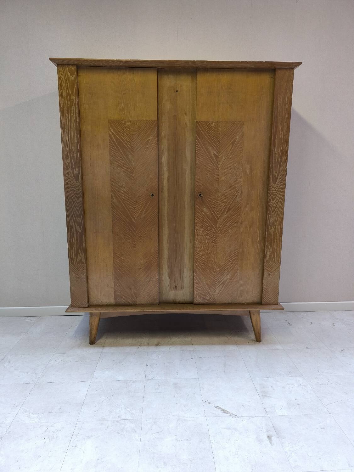 Armoire pied compas 1960