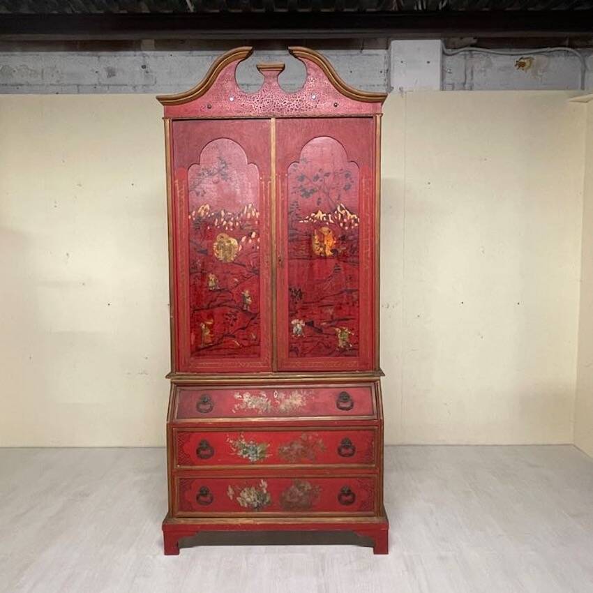 Trumeau with chest of drawers from the mid-20th century in chinoiserie style.
