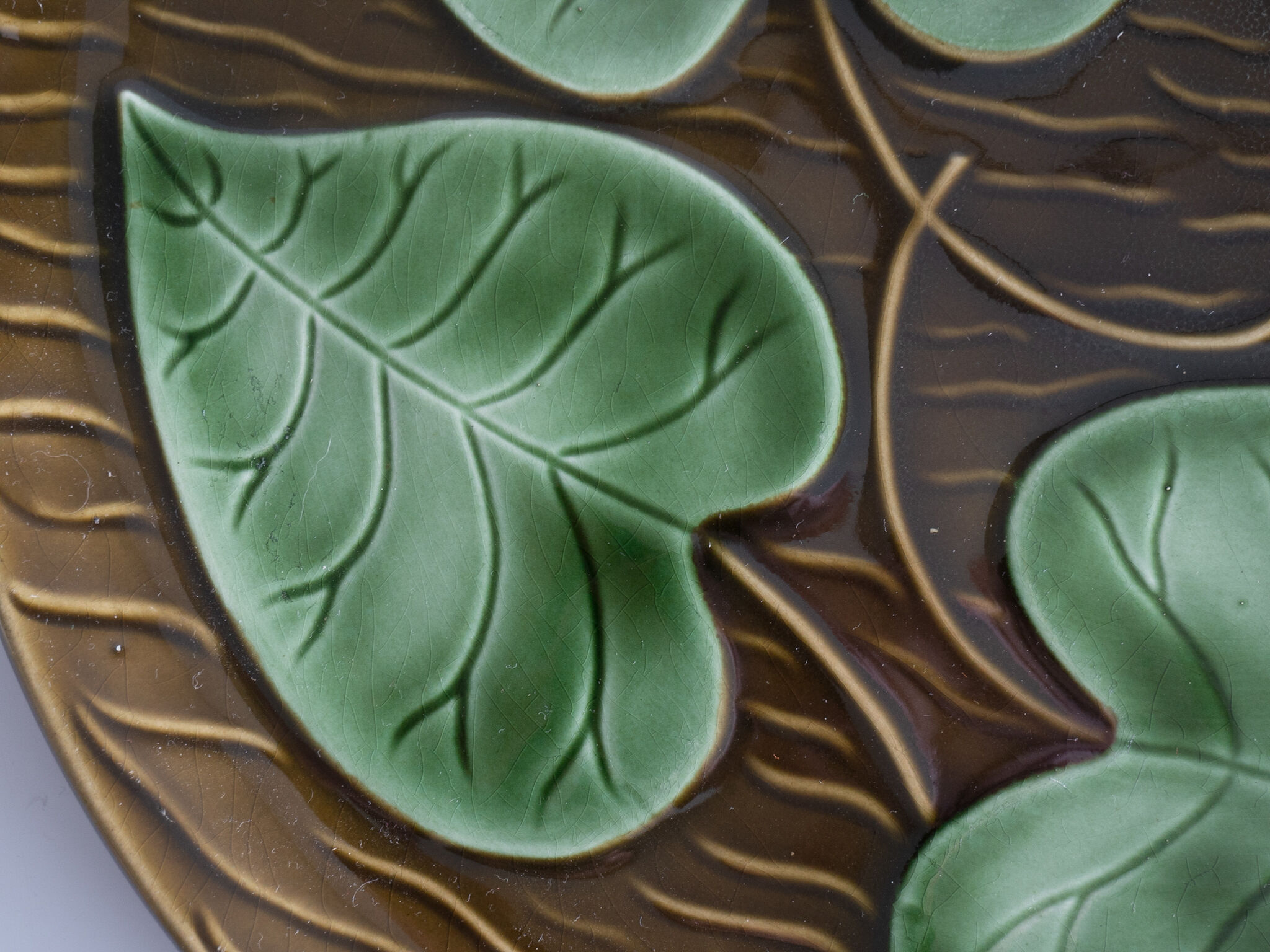 Flower-decorated dish